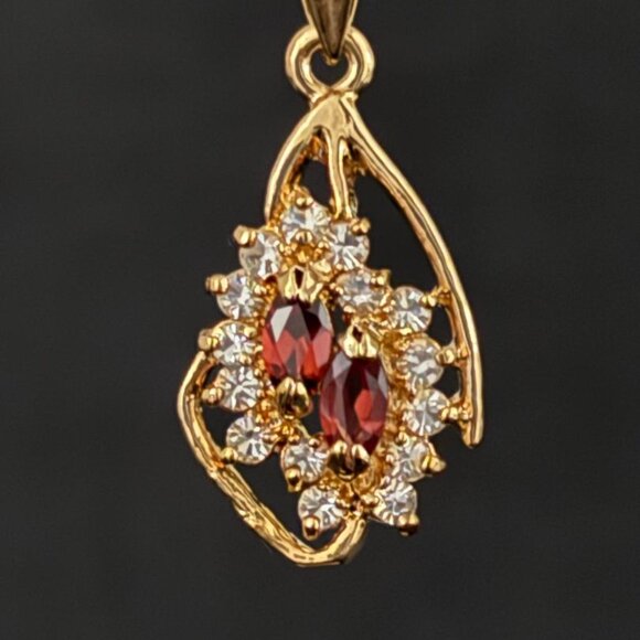 Vintage Garnet Pendant Necklace, Dolphin Ore 18K Gold Electroplate - Picture 3 of 5